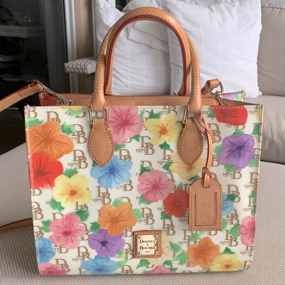 Beautiful Dooney & Bourke floral handbag!